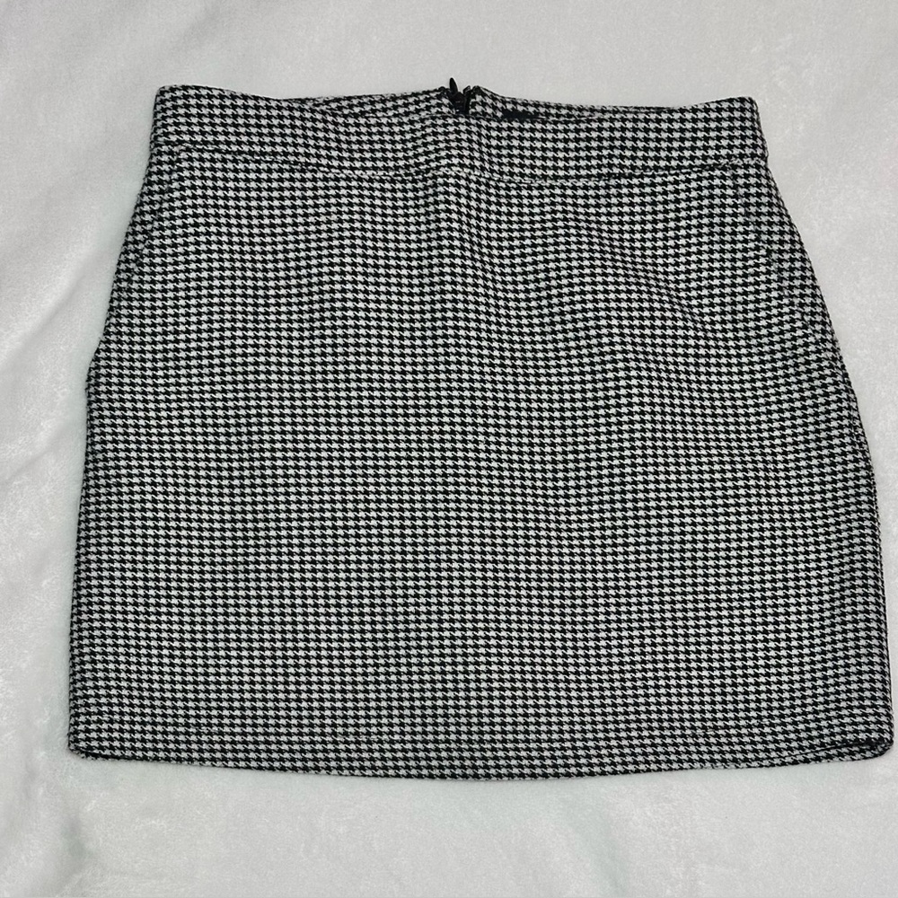 Forever 21 Black and White Houndstooth Minh Skirt - Size 25 (XS)